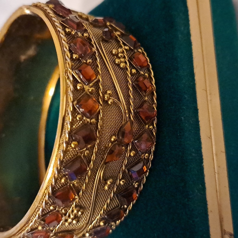 Vintage Gold Tone Brown Rhinestone Bangle Cuff Hinged Bracelet - Picture 3 of 9